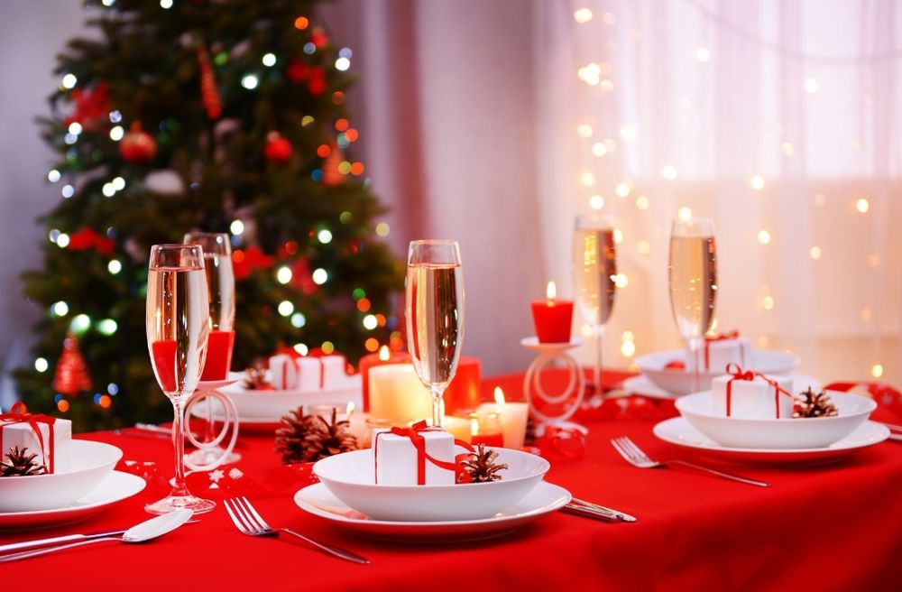 Christmas red gold table setting