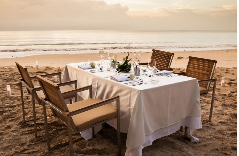 Coastal dinner table decor