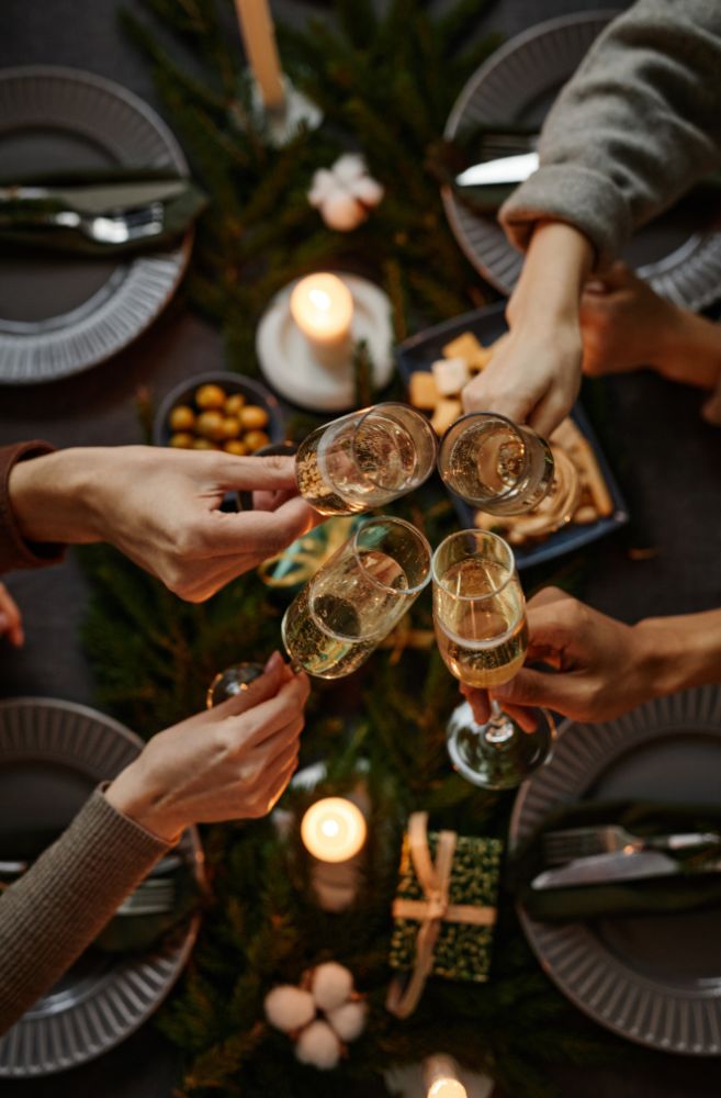 French dinner party at home