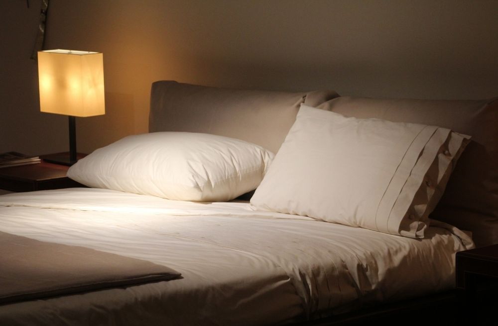 bedside table lamp bedroom