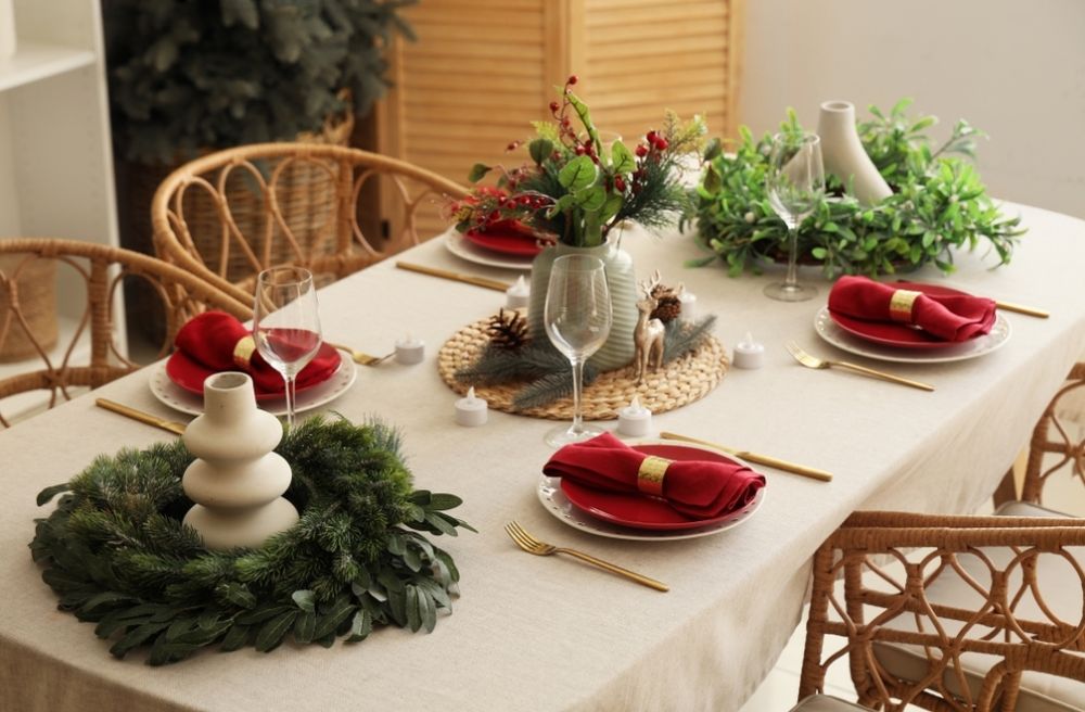 coordinated Christmas dining room decor