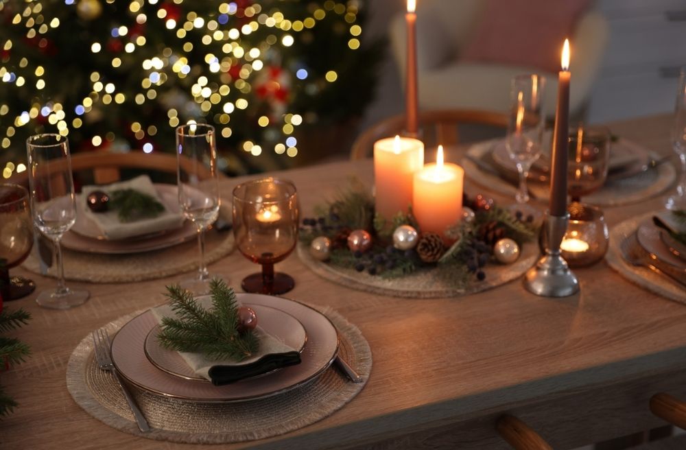 fresh Christmas greenery table decor