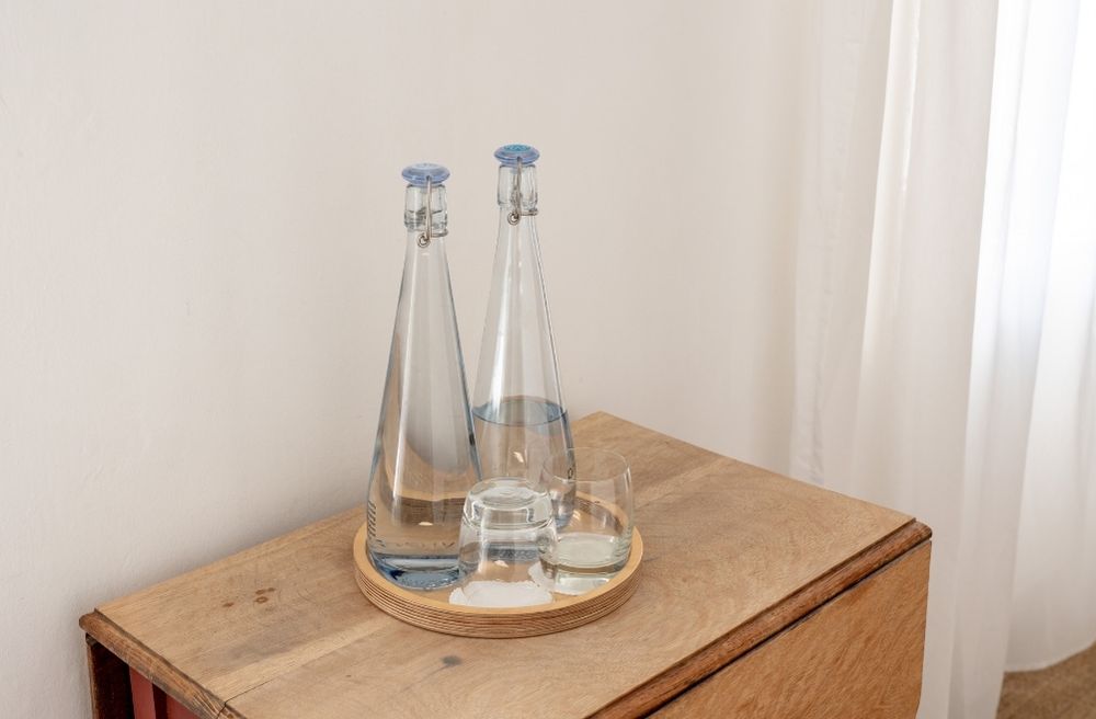 guest room water tray