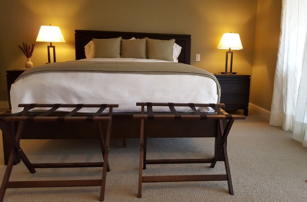 luggage rack guest room