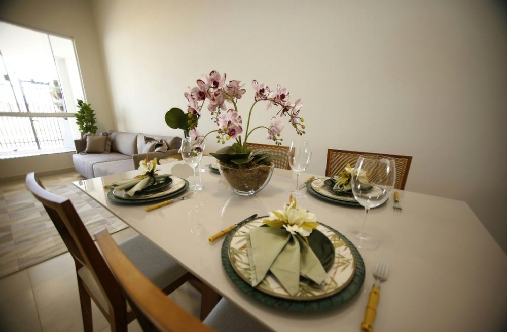minimal modern table decor