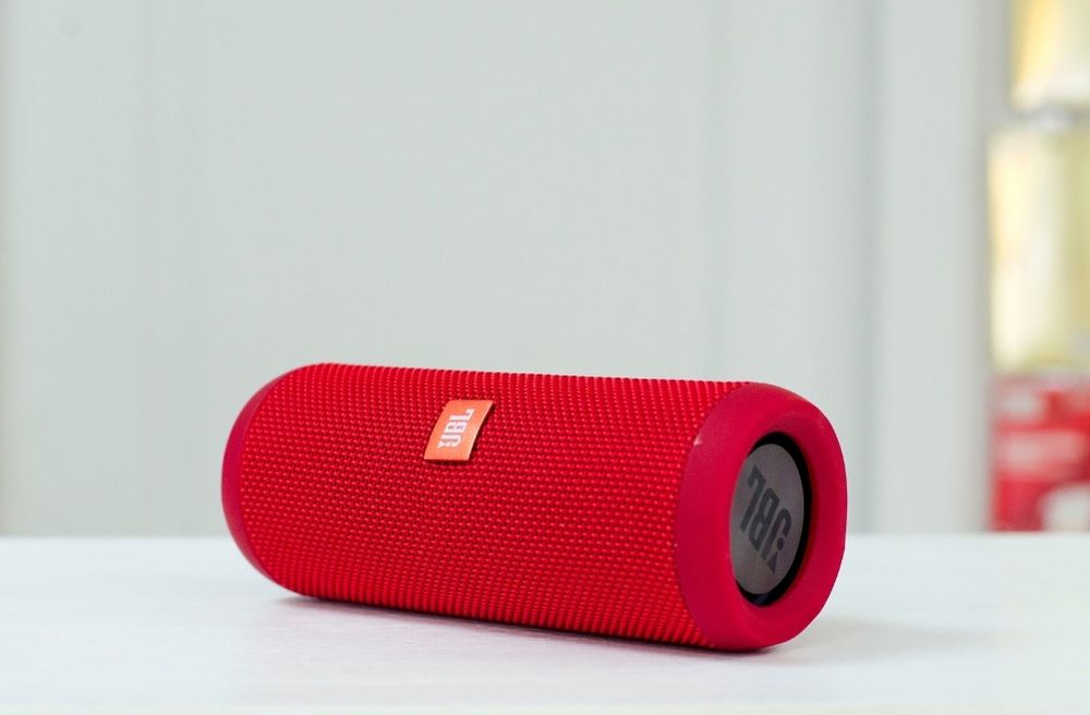 music speaker dinner party