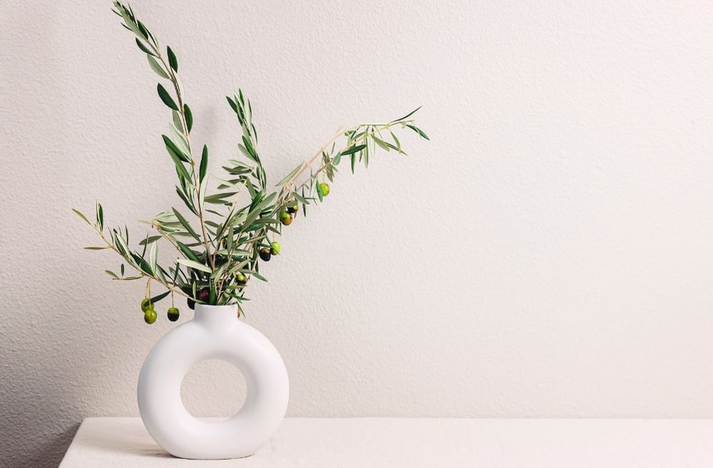 olive branches vase dining table