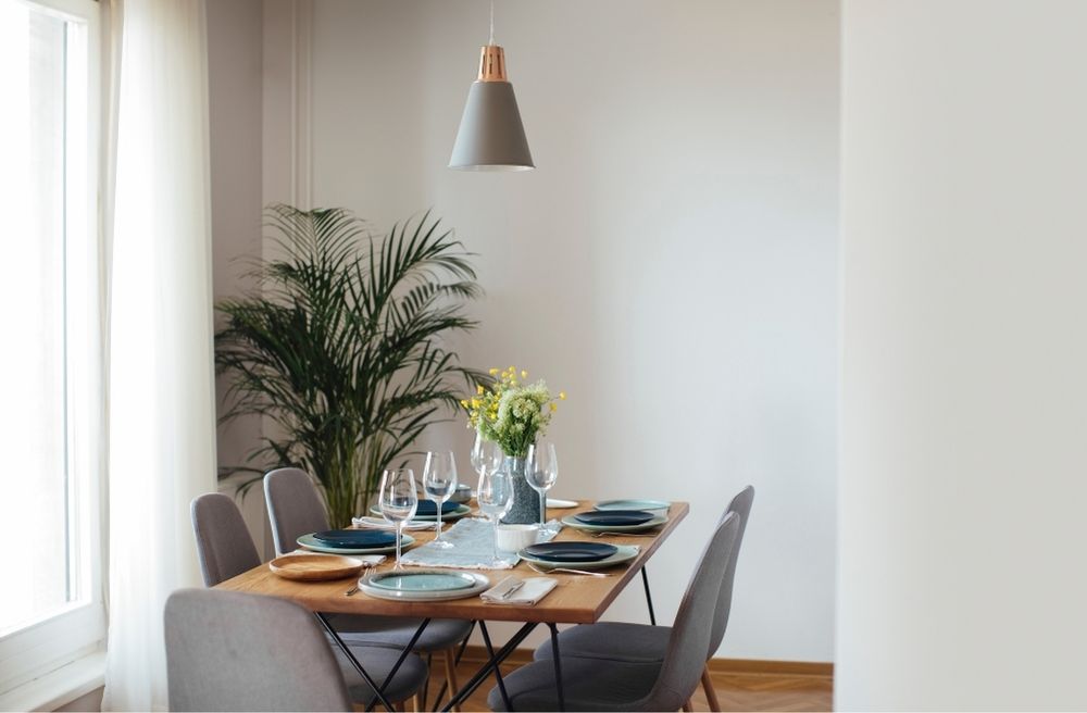 simple dining table decor