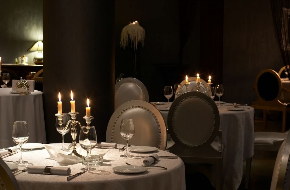 taper candles dining table