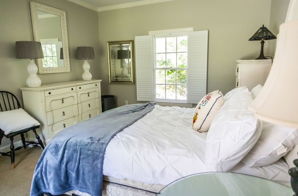 throw blanket guest bed