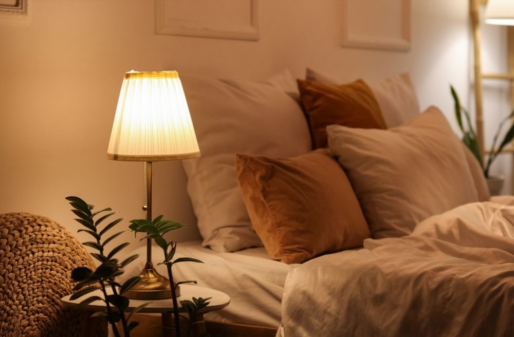 warm bedroom lighting 