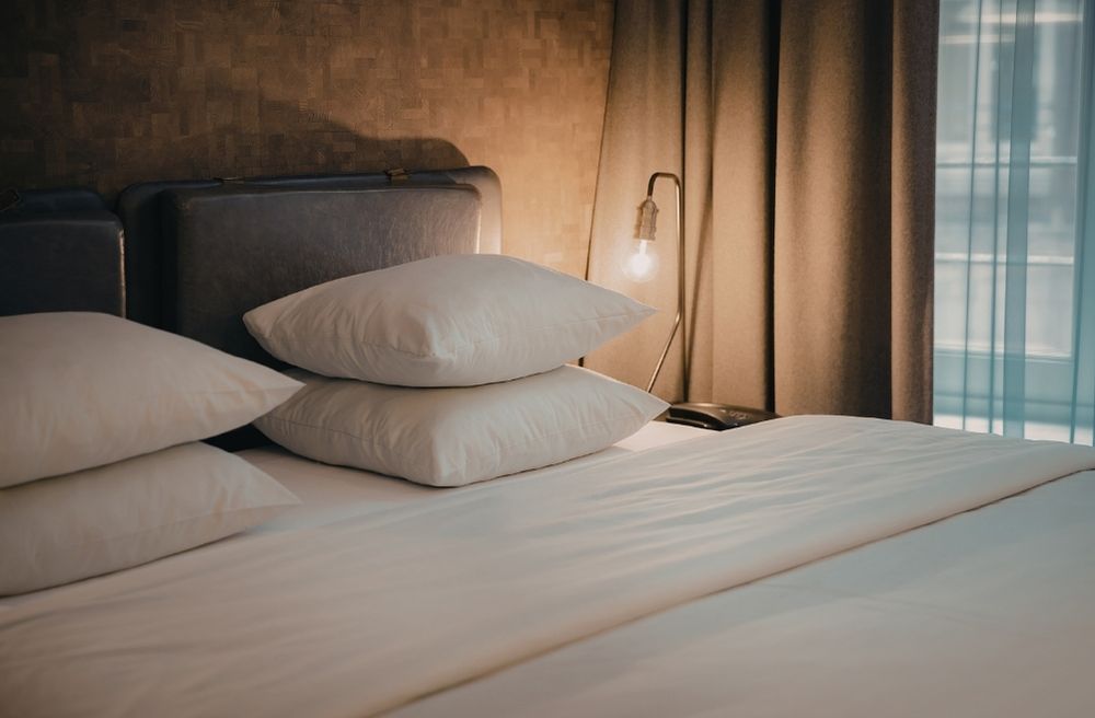 warm bedroom lighting