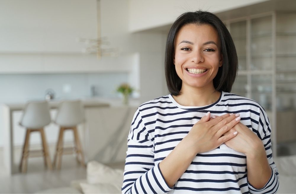 woman thanking dinner guests
