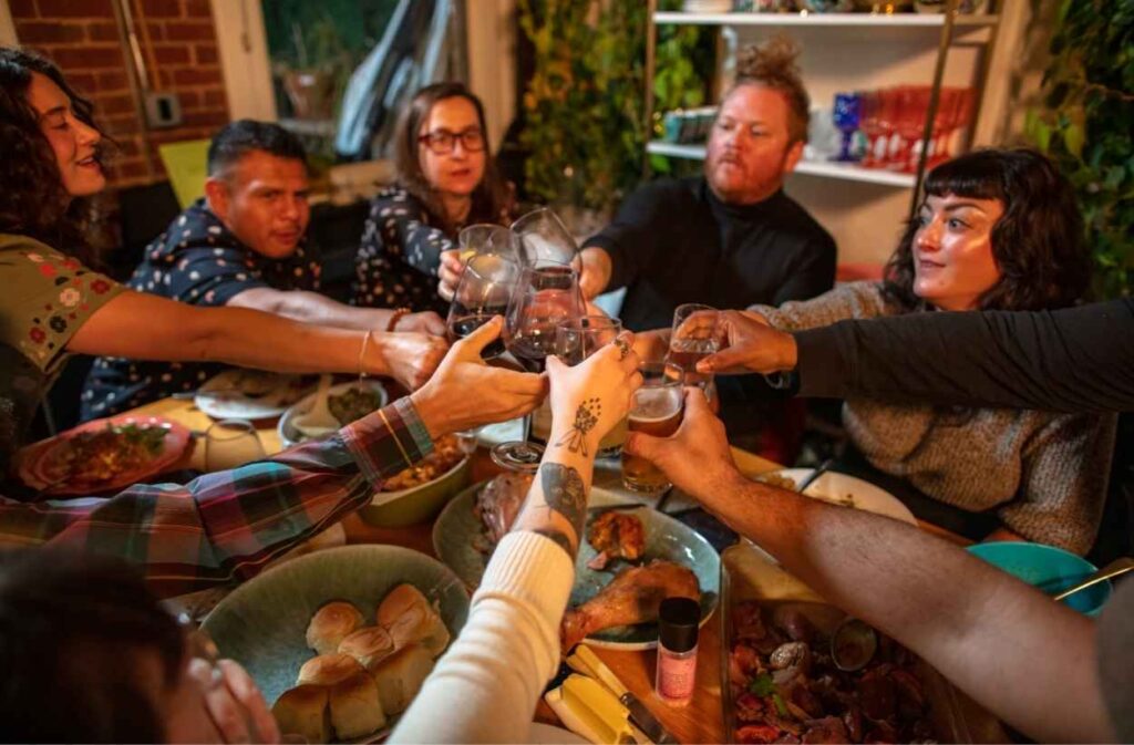 Friendsgiving dinner party