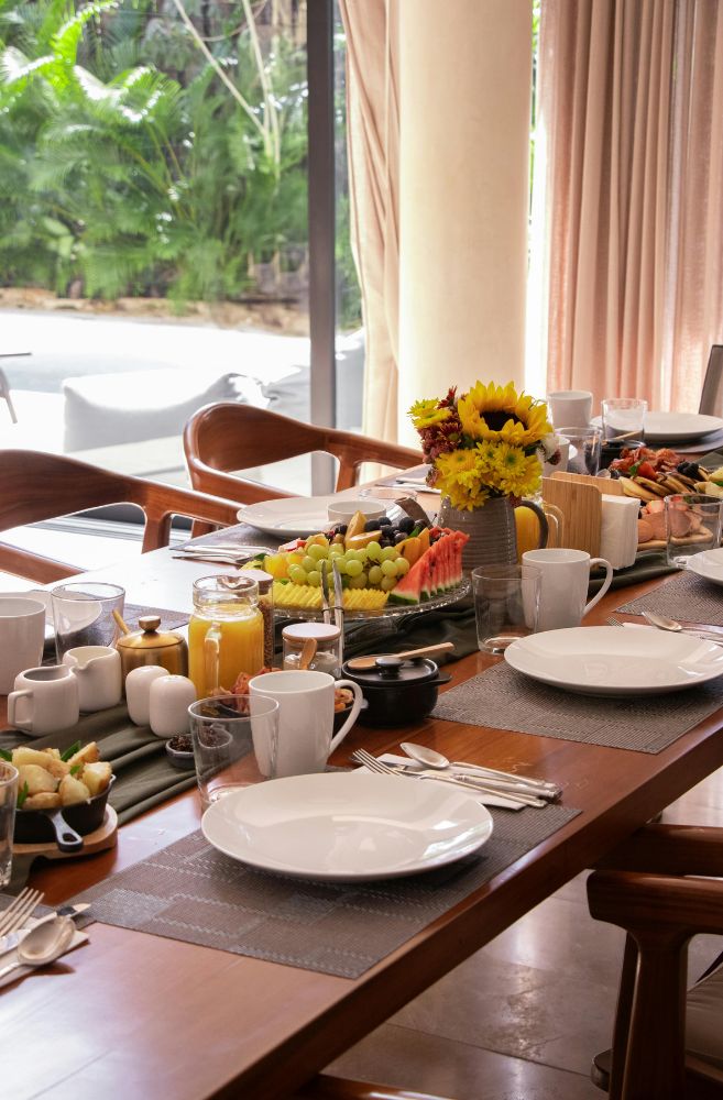 elegant breakfast table