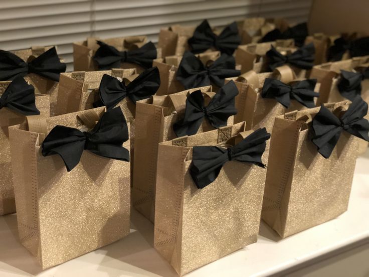 elegant party favors table