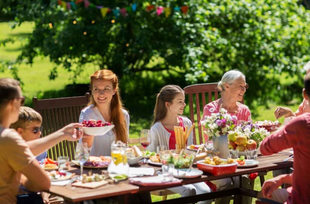family backyard picnic party