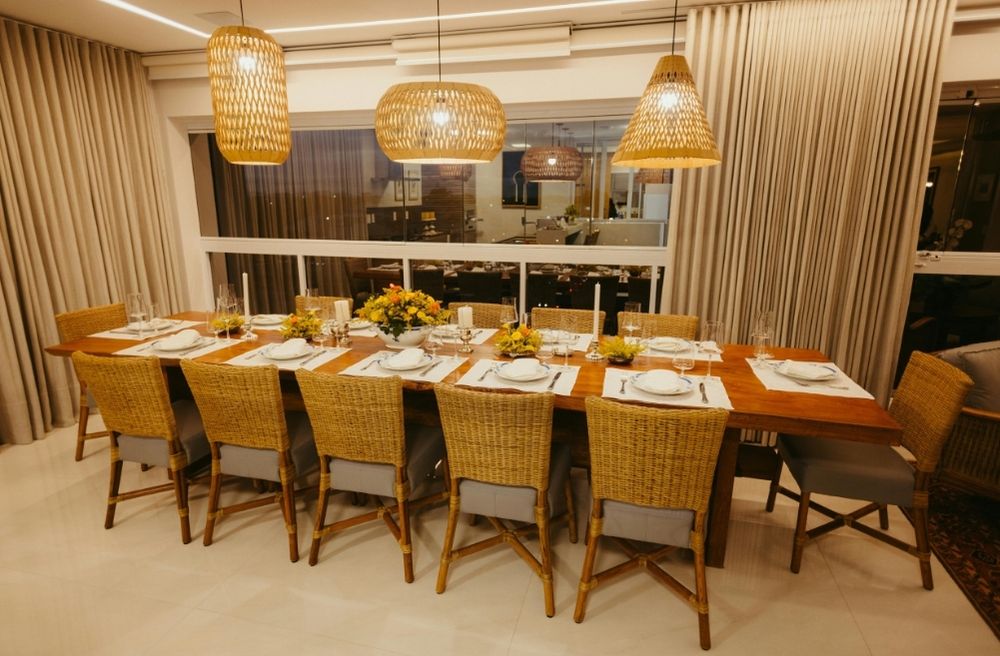 large family brunch table