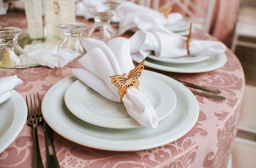 layered plate setting