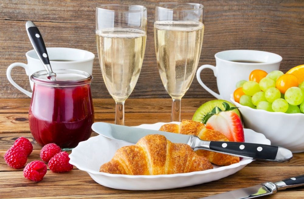 minimalist brunch table