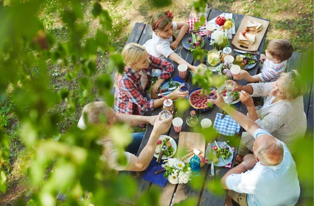 seasonal picnic lunch