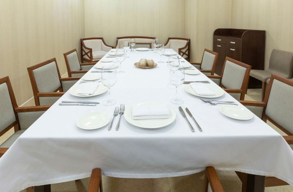 white tablecloth table