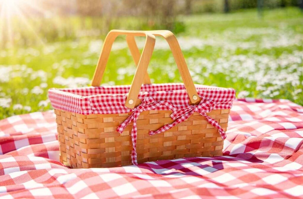 woven baskets backyard picnic decor