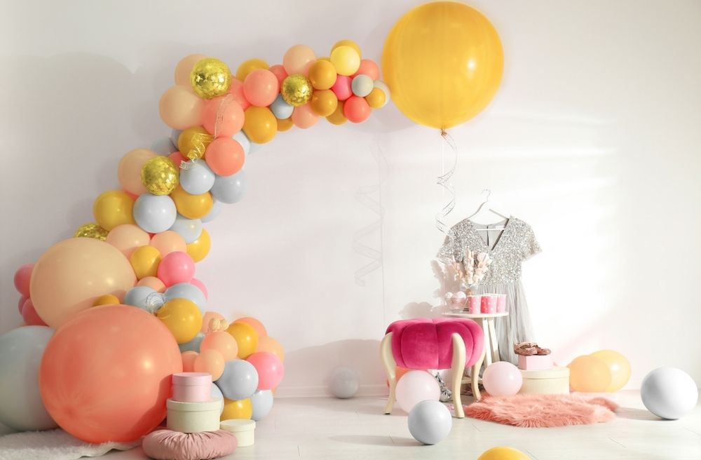 DIY balloon garland party