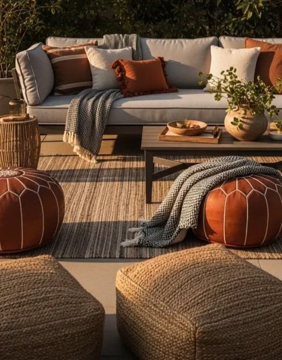 Outdoor Cushions and Throws