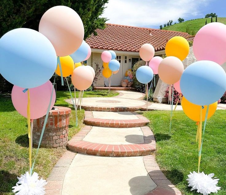 balloon entrance party decor