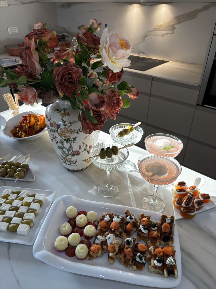 cocktail canapรฉ party