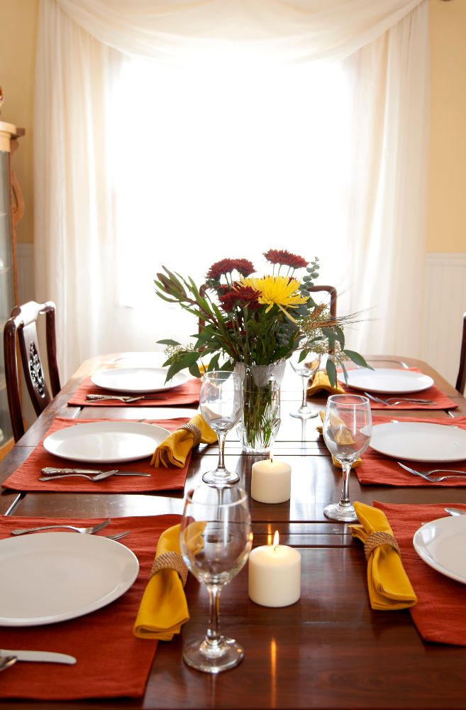 elegant dinner party table