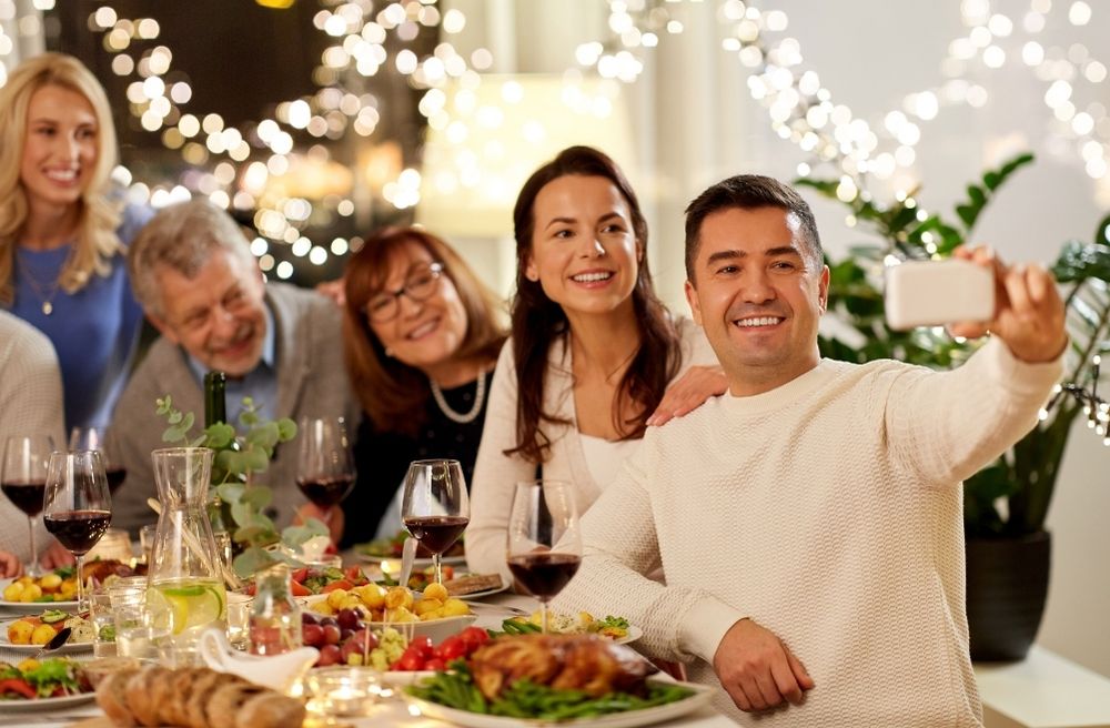family dinner photo
