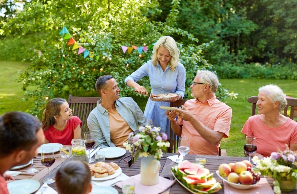 garden dinner table