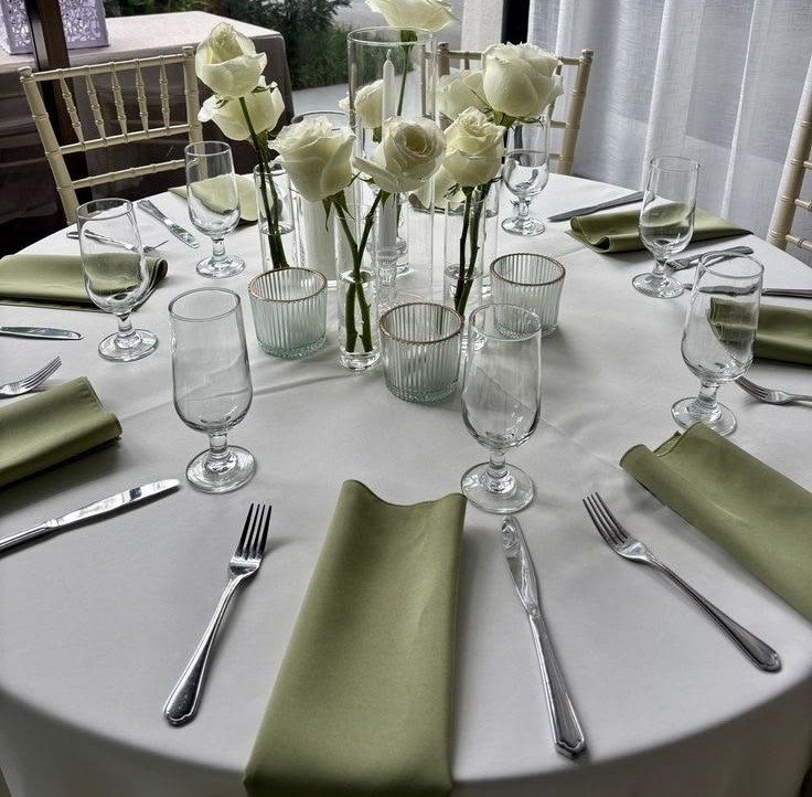 modern greenery tablescape