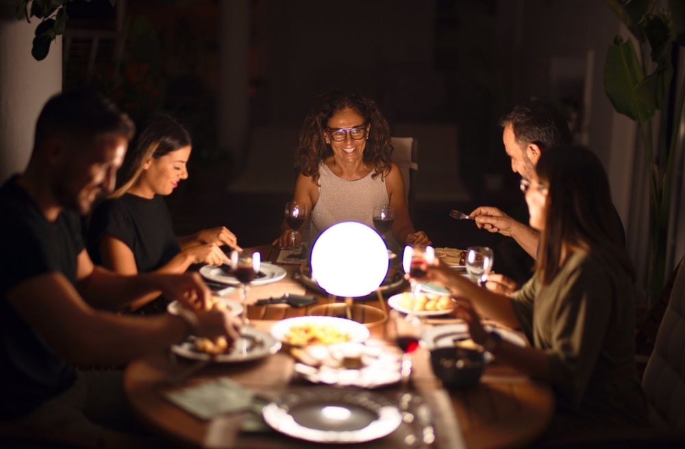 small dinner party guests table