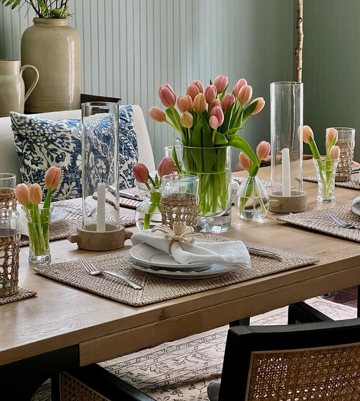 tulip tablescape