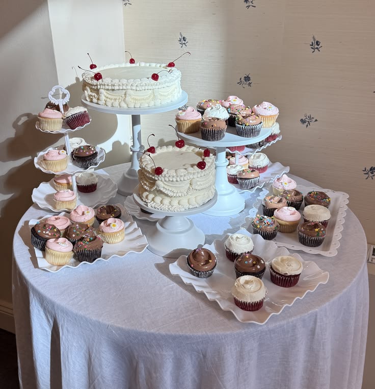 circular dessert table arrangement