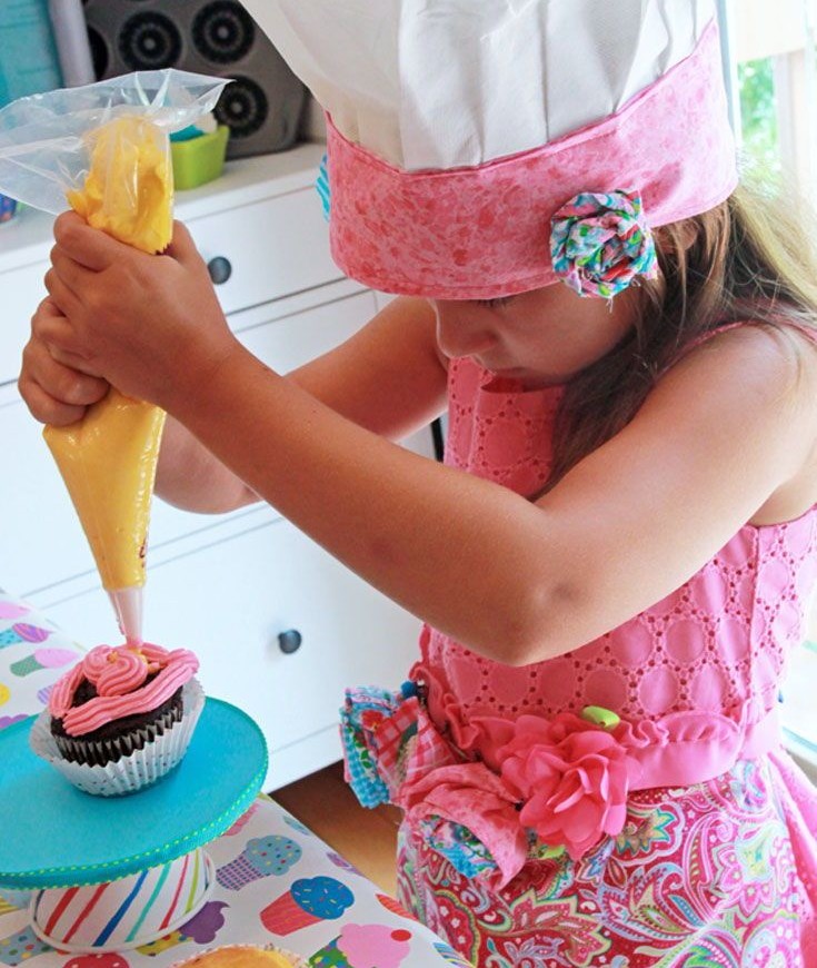 kids dessert decorating