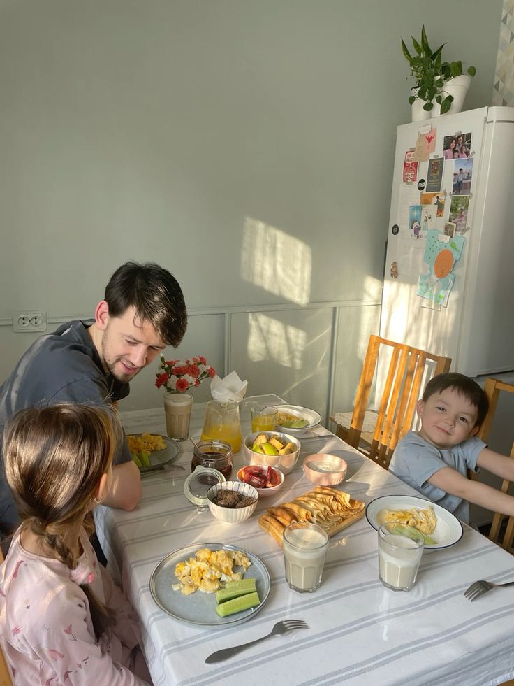how to keep toddlers happy during dinner parties