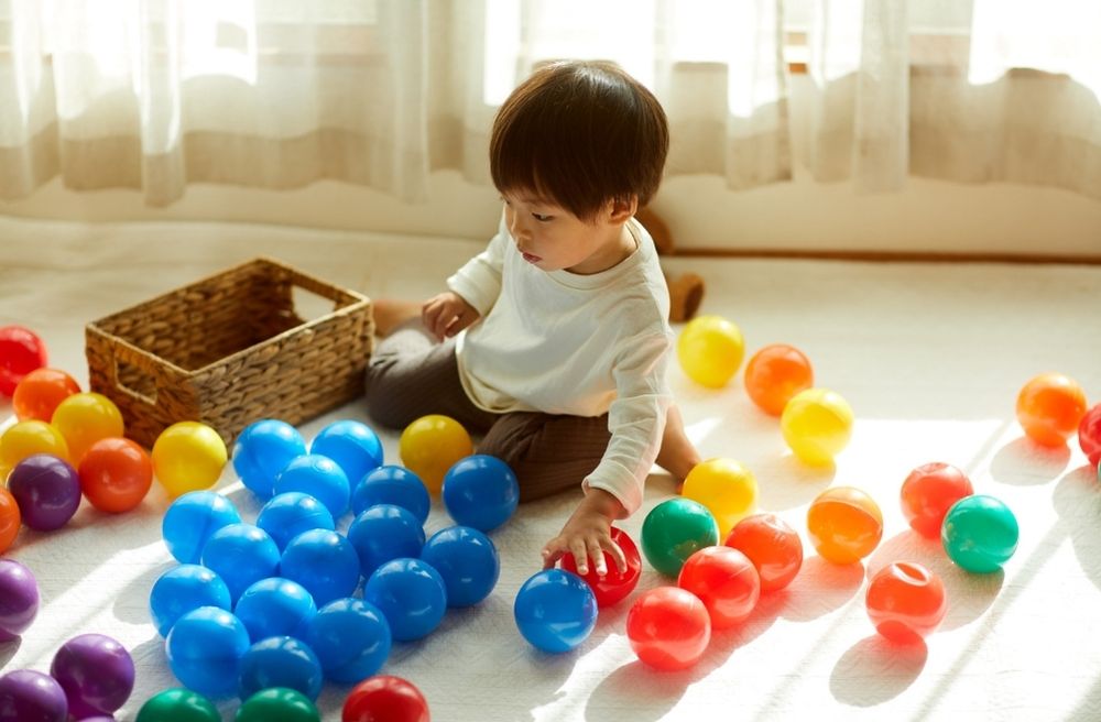 toddler play after dinner